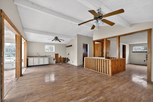 124 Seaside Drive, Gun Barrel City, TX 75156