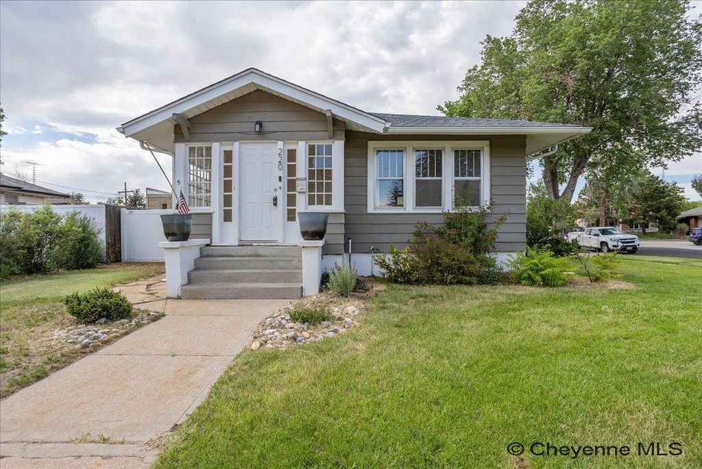 220 E 29TH ST, Cheyenne, WY 82001