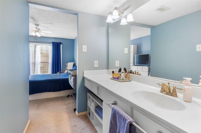 12550 Whittington Dr 814, Houston, TX 77077