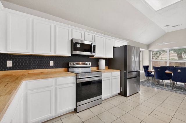 704 Shady Meadow Lane, Glenn Heights, TX 75154