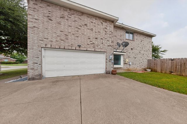 704 Shady Meadow Lane, Glenn Heights, TX 75154
