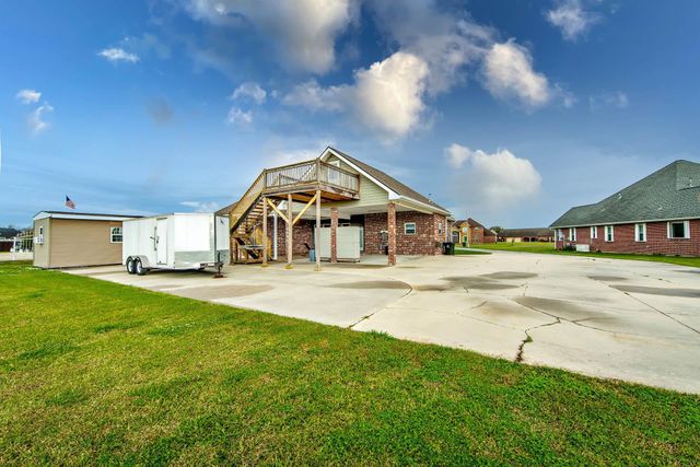 225 Chase Dr, Bourg, LA 70343