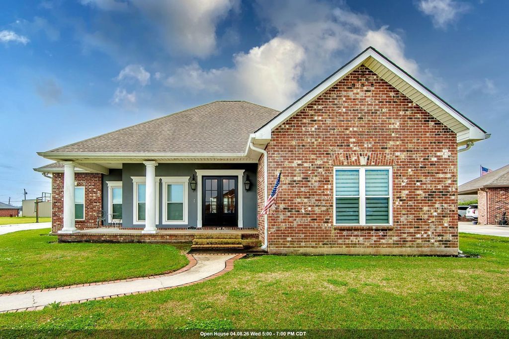 225 Chase Dr, Bourg, LA 70343