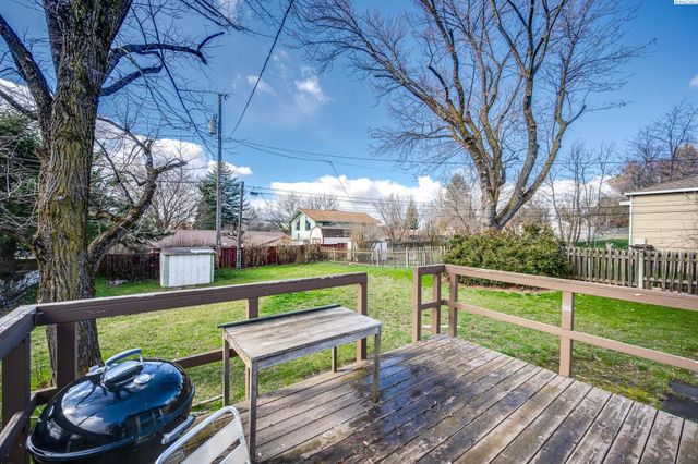 715 NW Fisk St, Pullman, WA 99163