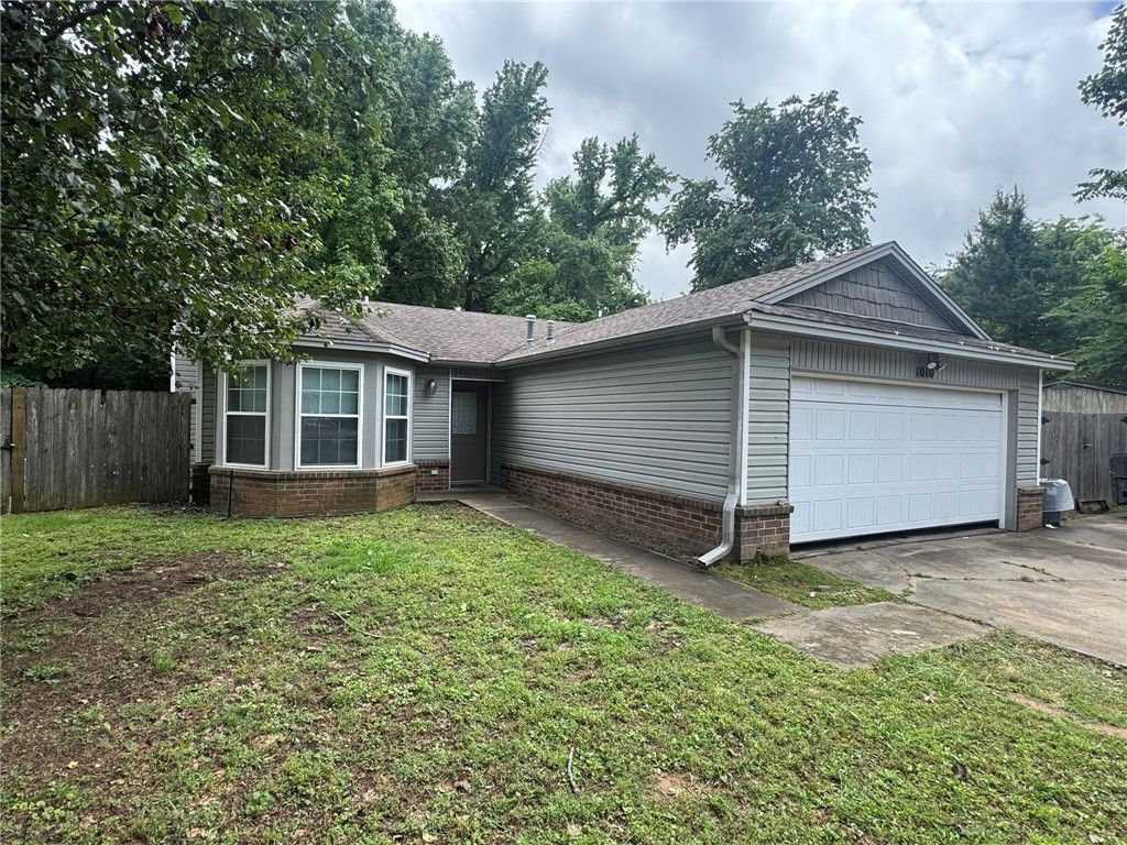 1010 E 23rd Street, Russellville, AR 72802