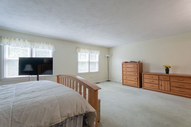 703 Brookhaven Ln 703, Woonsocket, RI 02895