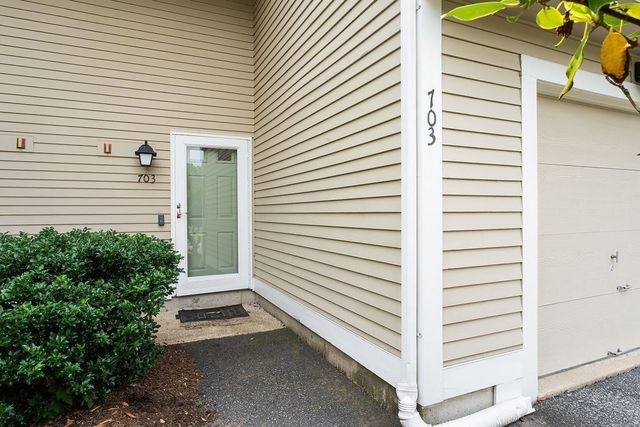 703 Brookhaven Ln 703, Woonsocket, RI 02895