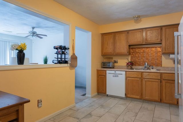 703 Brookhaven Ln 703, Woonsocket, RI 02895