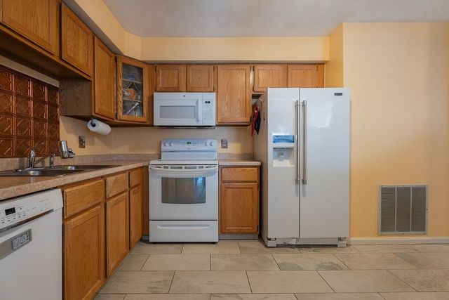 703 Brookhaven Ln 703, Woonsocket, RI 02895