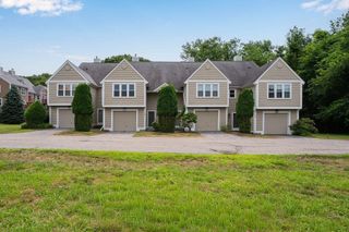 703 Brookhaven Ln 703, Woonsocket, RI 02895