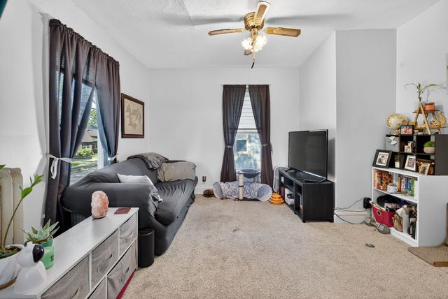 807 Farragut Place, Joliet, IL 60435