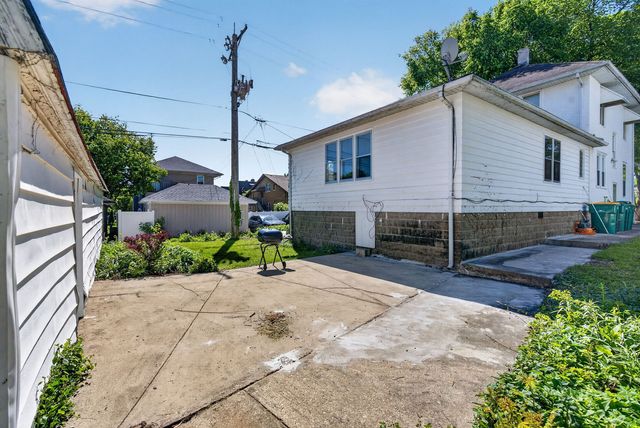 807 Farragut Place, Joliet, IL 60435