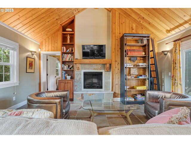 33150 Ne WILSONVILLE Rd, Newberg, OR 97132