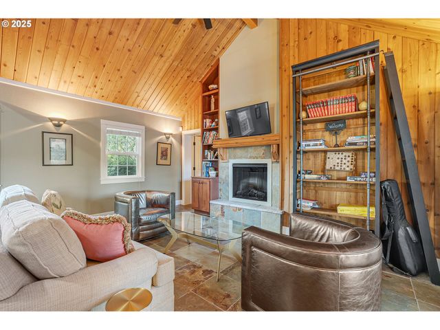 33150 Ne WILSONVILLE Rd, Newberg, OR 97132