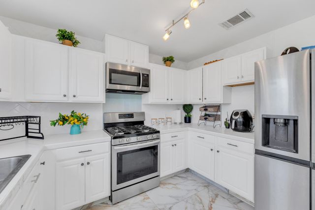 18400 Sun Haven CV, Elgin, TX 78621