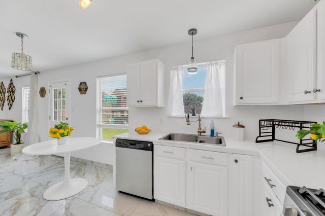 18400 Sun Haven CV, Elgin, TX 78621