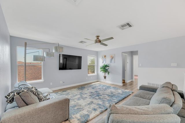 18400 Sun Haven CV, Elgin, TX 78621