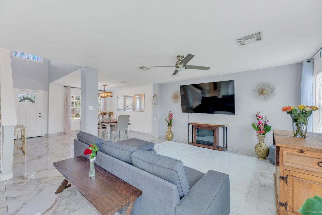 18400 Sun Haven CV, Elgin, TX 78621