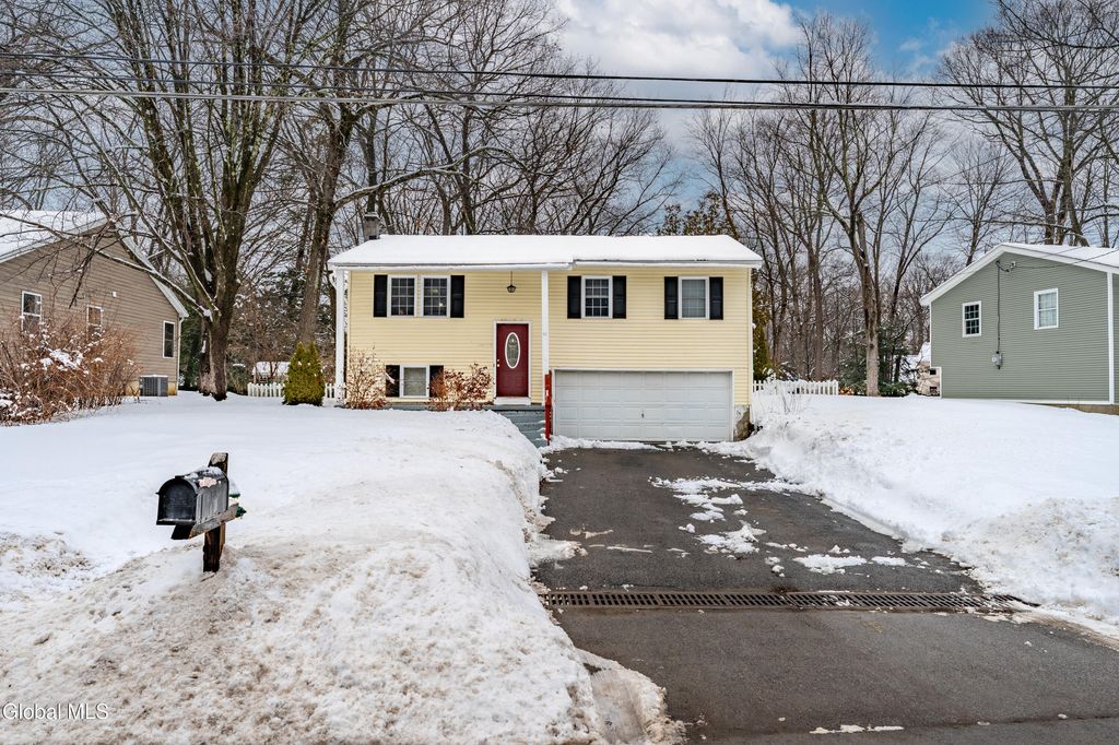 48 Hathorn Boulevard, Saratoga Springs, NY 12866