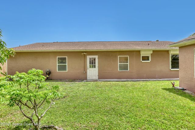 178 Cinnamon Lake Circle, Melbourne, FL 32901