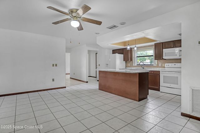 178 Cinnamon Lake Circle, Melbourne, FL 32901