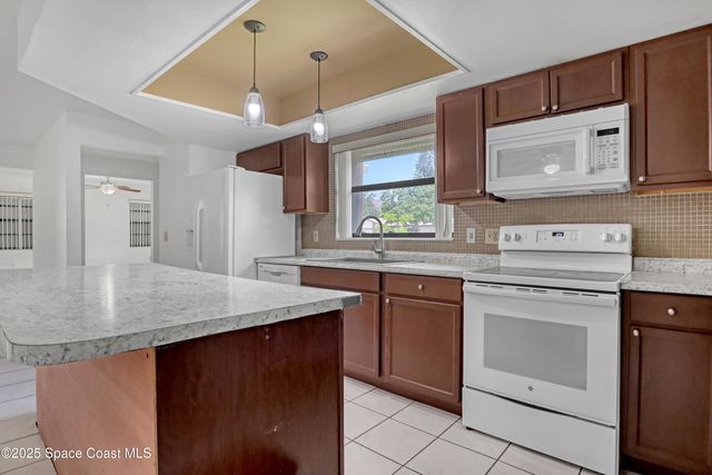 178 Cinnamon Lake Circle, Melbourne, FL 32901