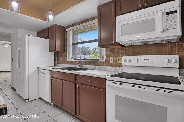 178 Cinnamon Lake Circle, Melbourne, FL 32901