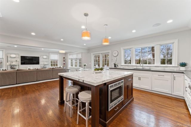 326 Heathcote Road, Scarsdale, NY 10583