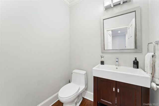 326 Heathcote Road, Scarsdale, NY 10583