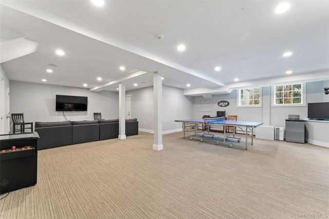 326 Heathcote Road, Scarsdale, NY 10583