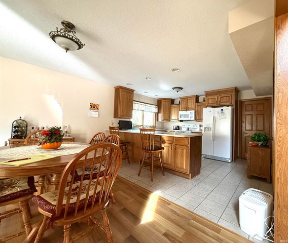 927 Woodridge Court, Decatur, IN 46733