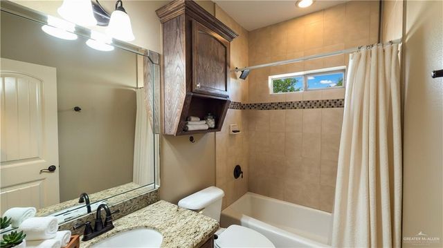 907 W Daffodil Avenue, Pharr, TX 78577