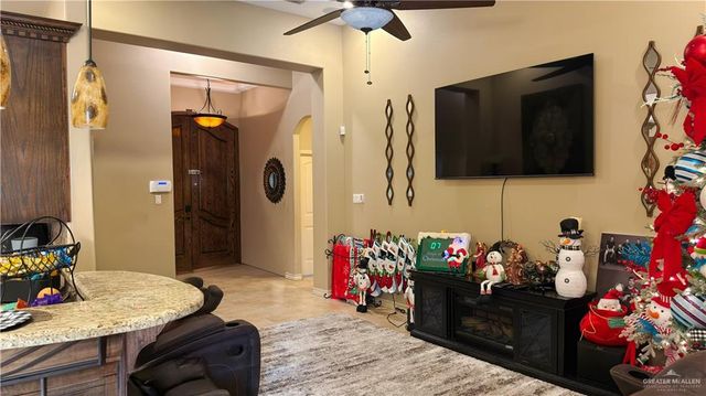 907 W Daffodil Avenue, Pharr, TX 78577