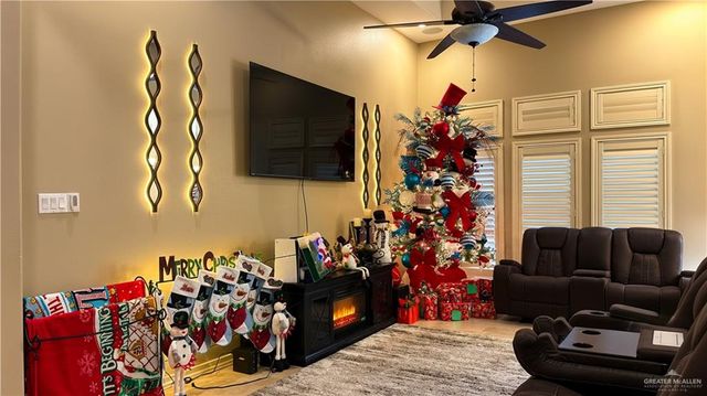 907 W Daffodil Avenue, Pharr, TX 78577