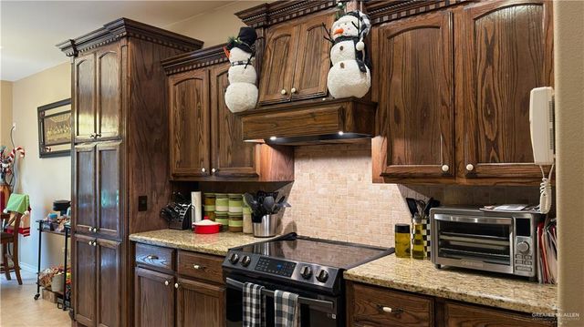 907 W Daffodil Avenue, Pharr, TX 78577