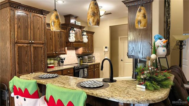 907 W Daffodil Avenue, Pharr, TX 78577