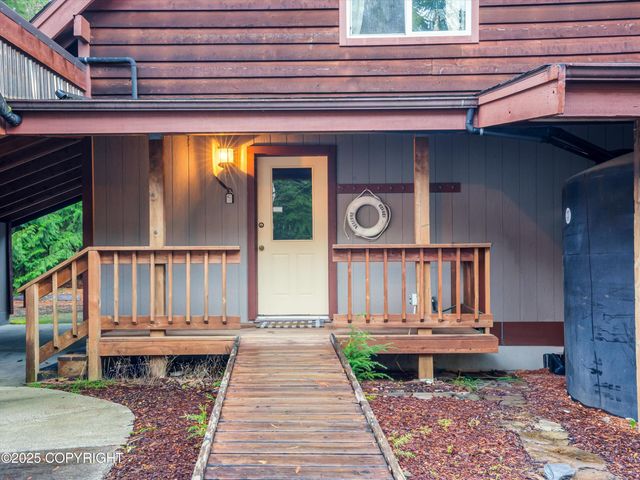 277 Huddle Road, Ketchikan, AK 99901