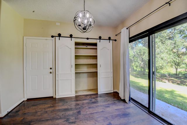 206 Sleepy Hollow Drive, Lake Jackson, TX 77566