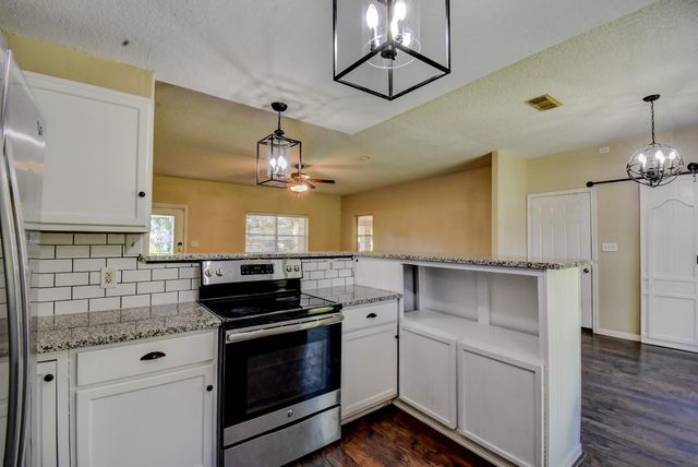 206 Sleepy Hollow Drive, Lake Jackson, TX 77566