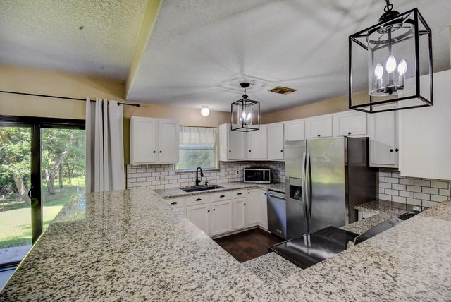 206 Sleepy Hollow Drive, Lake Jackson, TX 77566