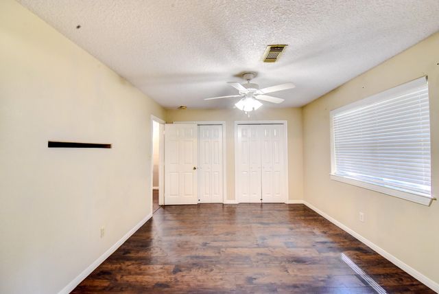 206 Sleepy Hollow Drive, Lake Jackson, TX 77566