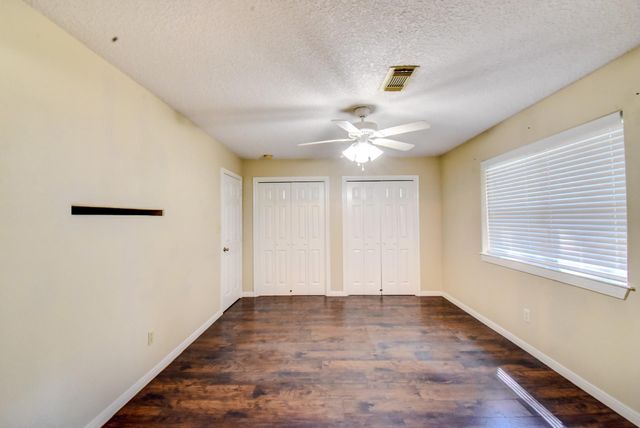 206 Sleepy Hollow Drive, Lake Jackson, TX 77566