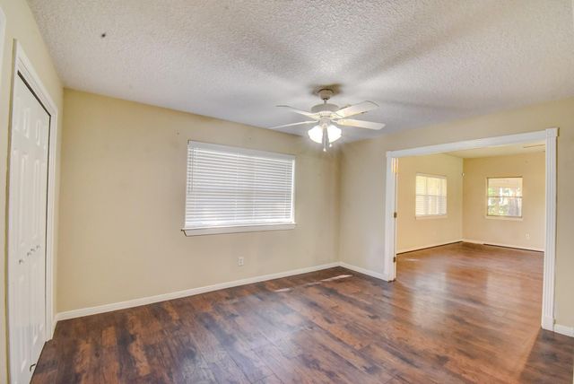 206 Sleepy Hollow Drive, Lake Jackson, TX 77566