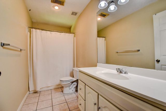 206 Sleepy Hollow Drive, Lake Jackson, TX 77566