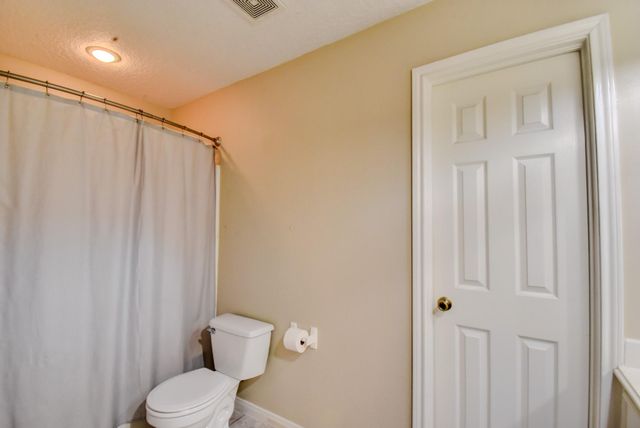 206 Sleepy Hollow Drive, Lake Jackson, TX 77566