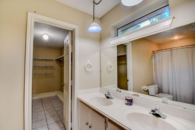 206 Sleepy Hollow Drive, Lake Jackson, TX 77566