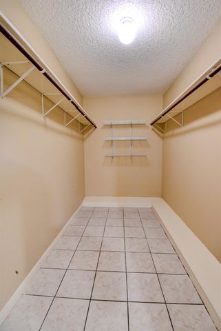 206 Sleepy Hollow Drive, Lake Jackson, TX 77566