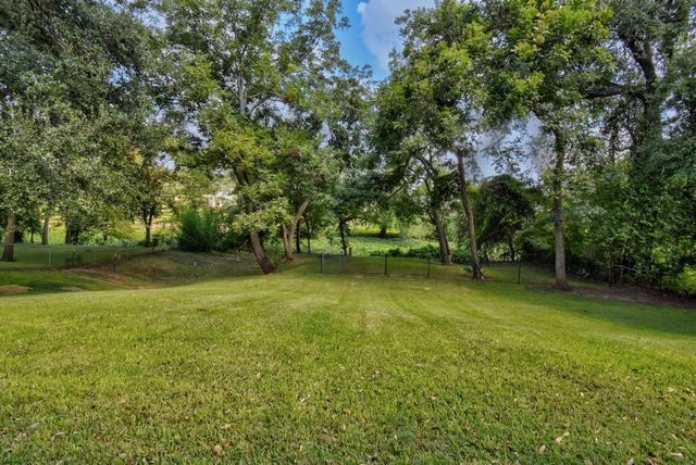 206 Sleepy Hollow Drive, Lake Jackson, TX 77566