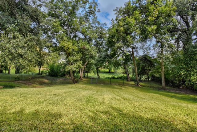 206 Sleepy Hollow Drive, Lake Jackson, TX 77566