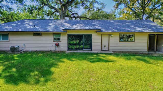 206 Sleepy Hollow Drive, Lake Jackson, TX 77566